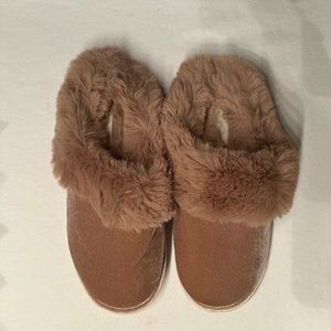 H&M house slippers - soft pink- size 8-never worn